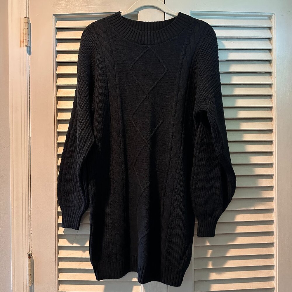 Hollister cable knit long sleeve sweater dress in size medium